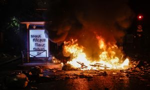 Zamieszki we Francji. Prasa uderza w policję i polityków
