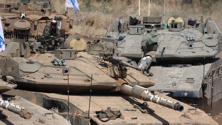 Israeli military vehicles at a gathering site next to the border with Lebanon as seen from an undisclosed location in northern Israel, 30 September 2024. The Israeli military announced on 30 September that it had eliminated the head of the Lebanon Branch of Hamas during an ?overnight joining IDF and ISA intelligence-based? operation in Lebanon. Dostawca: PAP/EPA.