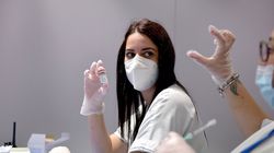 Szczepionka przeciw COVID-19 zmniejsza ryzyko ciężkiej depresji. Czy to nasza broń w walce z pandemią zaburzeń psychicznych?