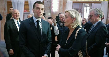 Skrajna prawica wygrywa zdecydowanie wybory do Parlamentu Europejskiego we Francji