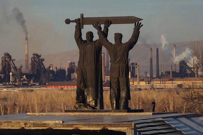 Magnitogorsk. Najbardziej zanieczyszczone miasto przemysłowe w Rosji. Gospodarka obraca się wokół przemysłów: metalurgicznego, maszynowego i chemicznego.