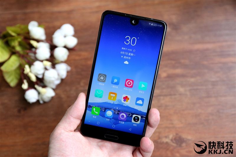 Sharp Aquos S2 oficjalnie. Ma wąskie ramki i podwójny aparat o ciekawych możliwościach 2
