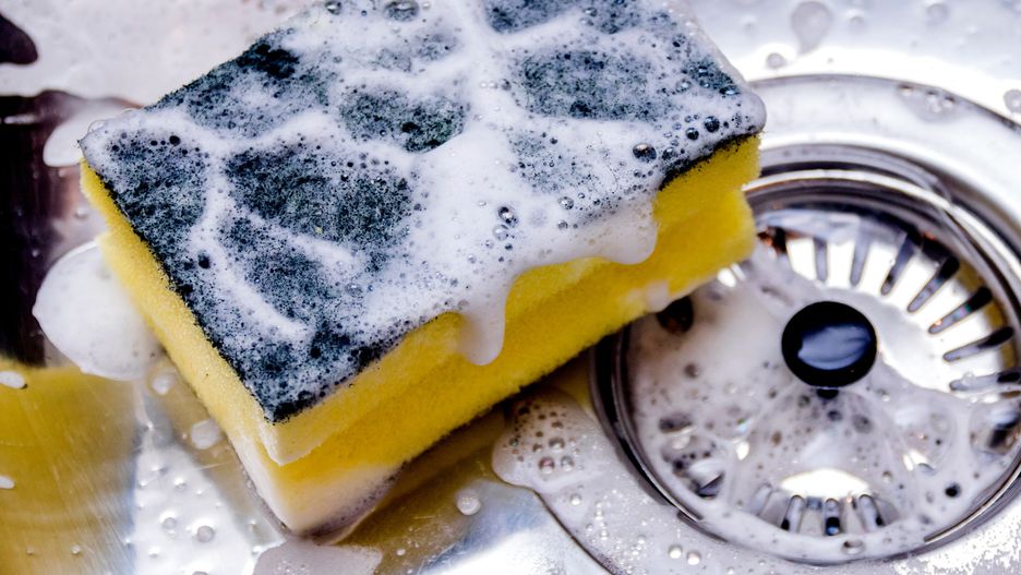 Kuchenną gąbkę trzeba często wymieniać
