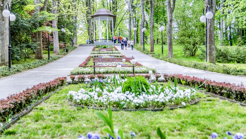 Aleje pełne kwiatów to jeden z głównych atutów Polanicy-Zdroju