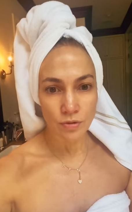 Jennifer Lopez spod prysznica (Instagram)