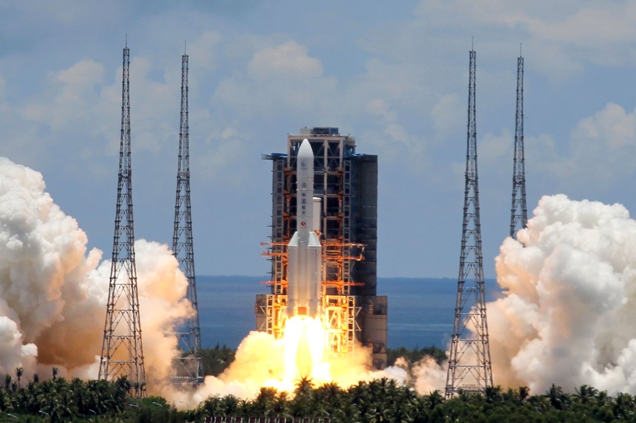 HAINAN, CHINA - JULY 23, 2020: The Chang Zheng 5 (Long March 5) carrier rocket with the Tianwen-1 Mars rover is launched from the Wenchang Space Launch Center for China's first Mars mission. Roman Balandin/TASS (Photo by Roman Balandin\TASS via Getty Images)