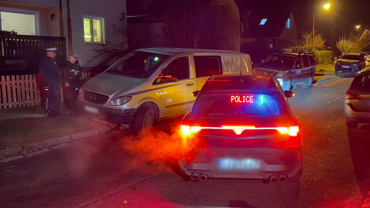 Policja na miejscu, gdzie znaleziono zwłoki 11-latki