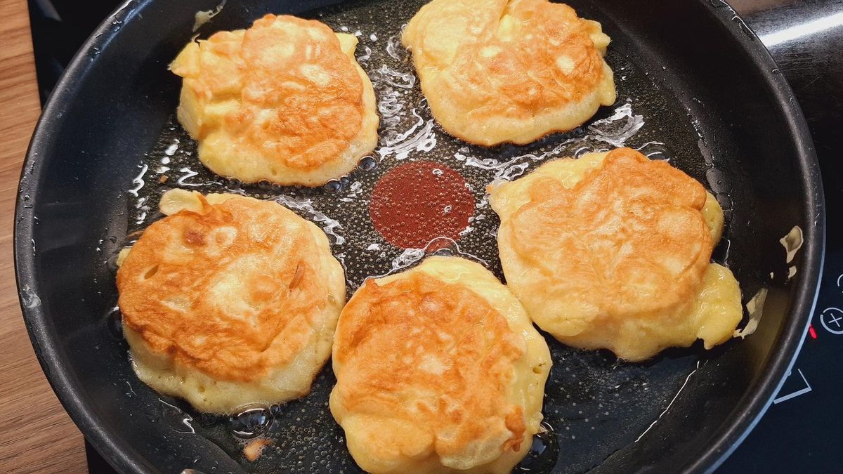 Placki smażę na złoty kolor 