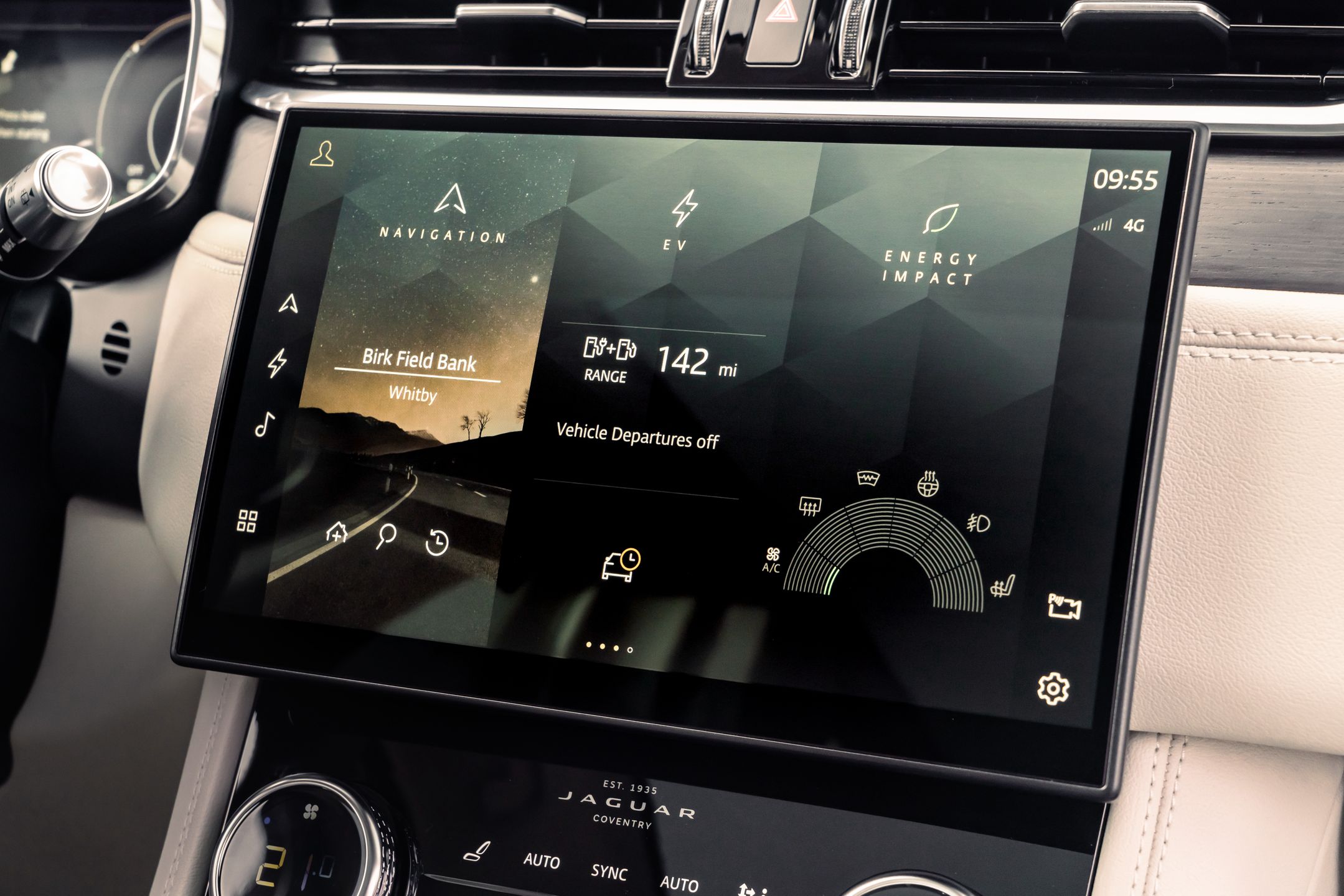 Oba samochody mają ten sam system multimedialny - Pivi Pro