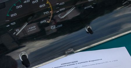 Wymiana licznika w aucie – sprawdziliśmy, jak przebiega proces legalizacji "nowego" przebiegu