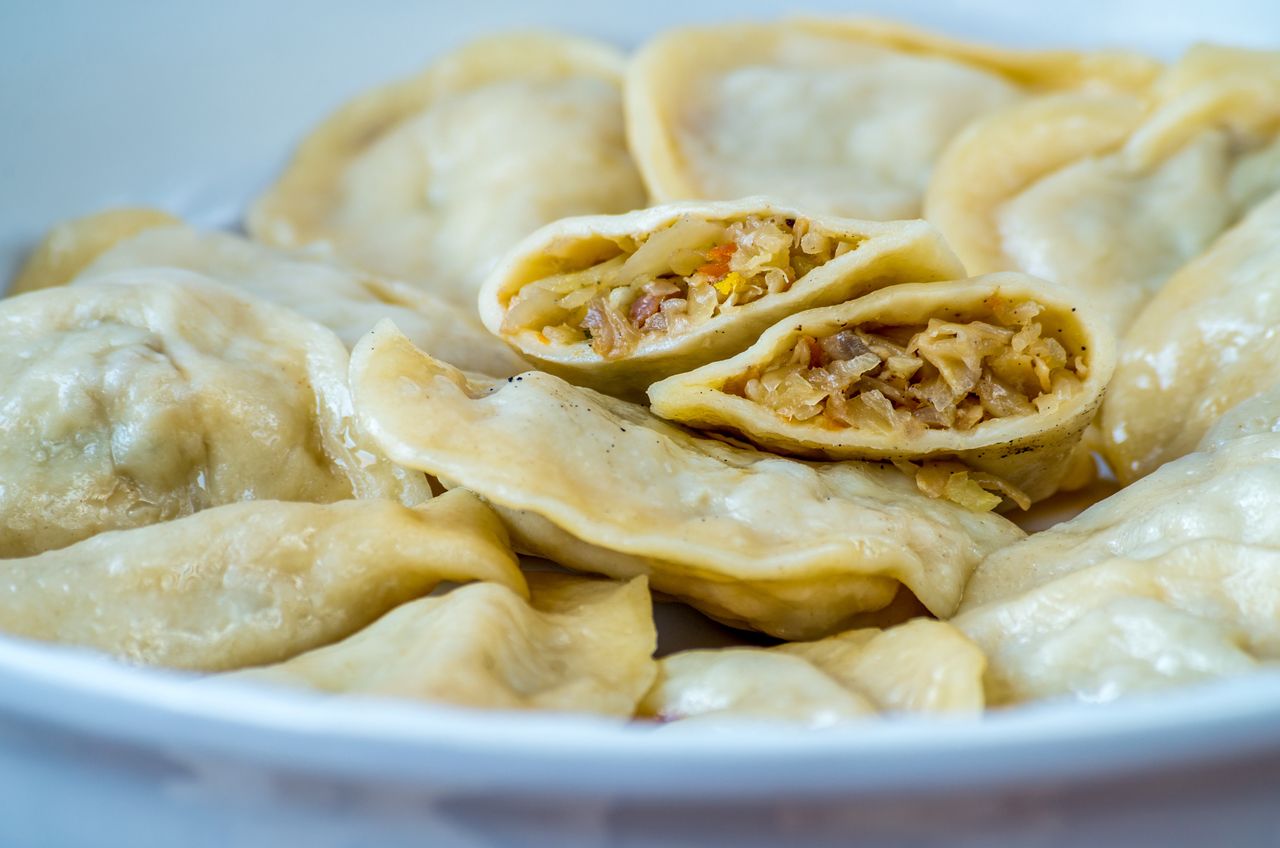 Pierogi z opieńkami i kiszoną kapustą