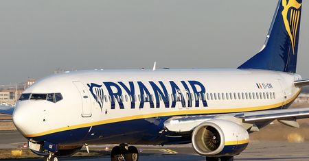 Samolot Ryanaira wystartował. Niepełnosprawna pasażerka została na płycie lotniska