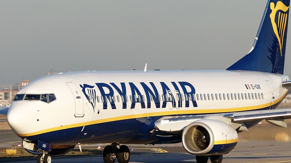 Samolot Ryanair zostawił na lotnisku siódemkę pasażerów, którzy na pokład maszyny transportowani byli podnośnikiem