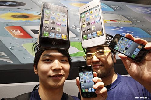 Kultyści iPhone'a... Ten z prawej nie doczekał... dziś już używa Androida :)