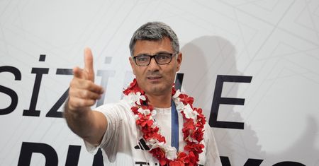 Strzelał z ręką w kieszeni. Turek zdradził kulisy słynnego występu