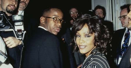 O ślubie Whitney Houston krążyło wiele plotek. Jedna mówiła o związku z kobietą