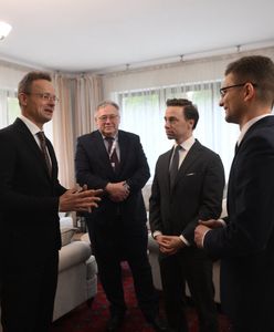 Bosak spotkał się z człowiekiem Orbana. Sikorski reaguje