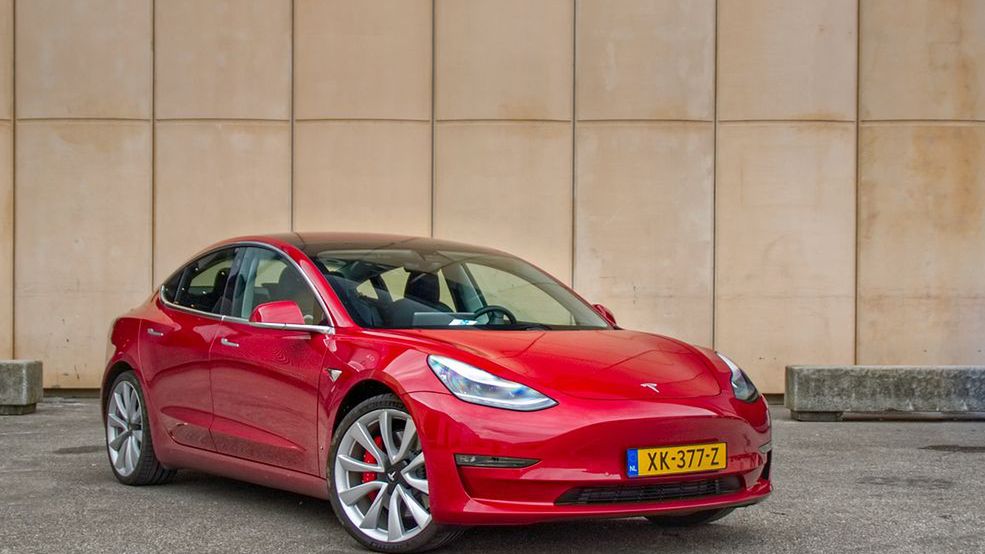 Tesla Model 3 i 500 tys. CAD (ok. 1,92 mln zł). Tyle oferuje Amerykański producent za wskazanie słabych punktów auta