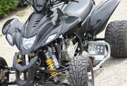 Mazury. Turystka wjechała quadem w drzewo. Jedna osoba w szpitalu