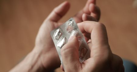 Tych suplementów nie łykaj na czczo. Mogą ci zaszkodzić