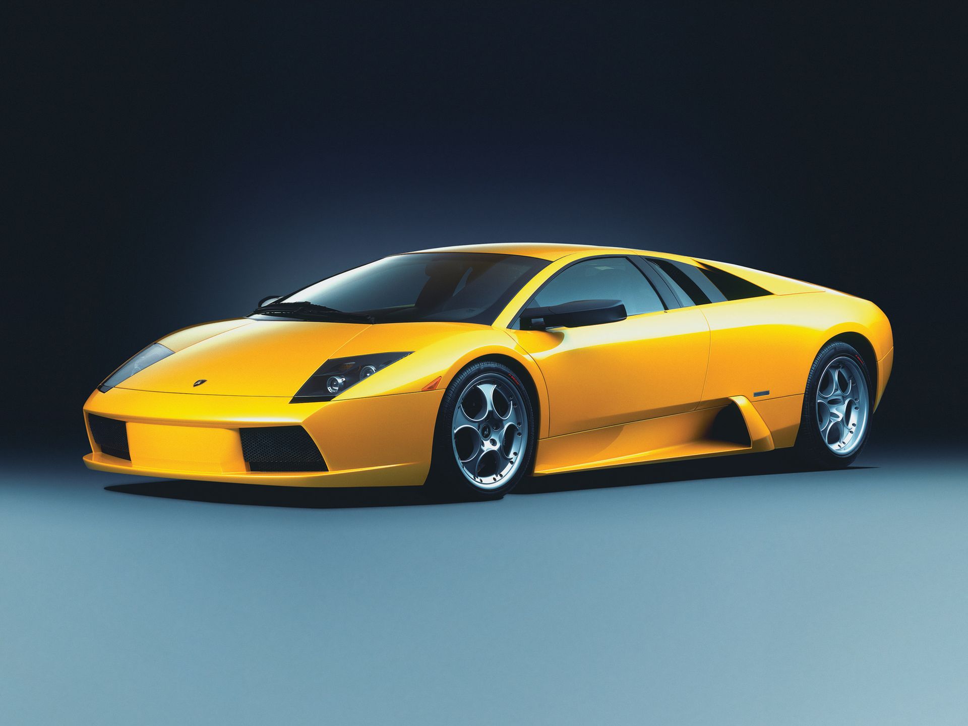 Od dekad z V12: ewolucja hipersamochodów Lamborghini 75