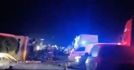 Tragedia w Chinach. Bus zderzył się z ciężarówką. Są ofiary
