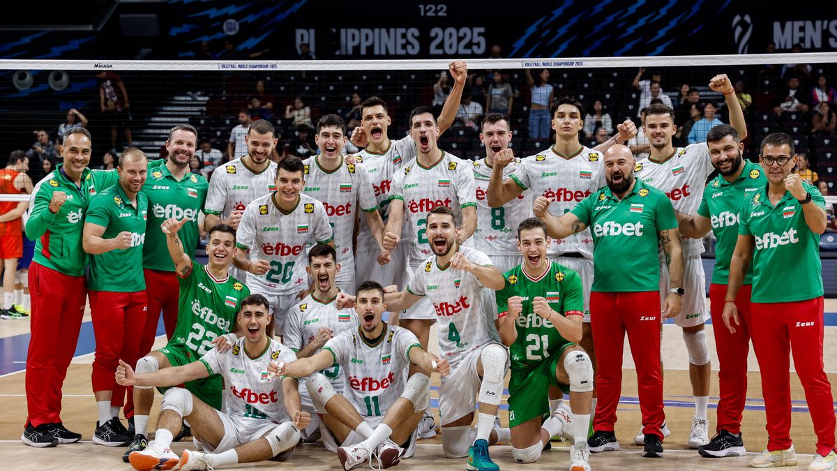 PASAY, LUZON, PHILIPPINES - SEPTEMBER 22: Bulgaria players pose for photographs after defeating Portugal during the Volleyball Men's World Championship Philippines Round of 16 game between Bulgaria and Portugal at SM Mall of Asia Arena on September 22, 2025 in Pasay, Luzon, Philippines. (Photo by Mark Fredesjed Cristino/Getty Images)