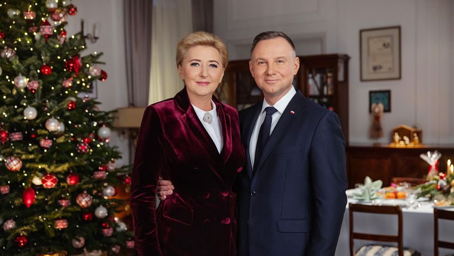 Życzenia od prezydenta Dudy i jego żony. "Otoczmy serdeczną myślą tych, którzy tego wieczora pełnią służbę" 