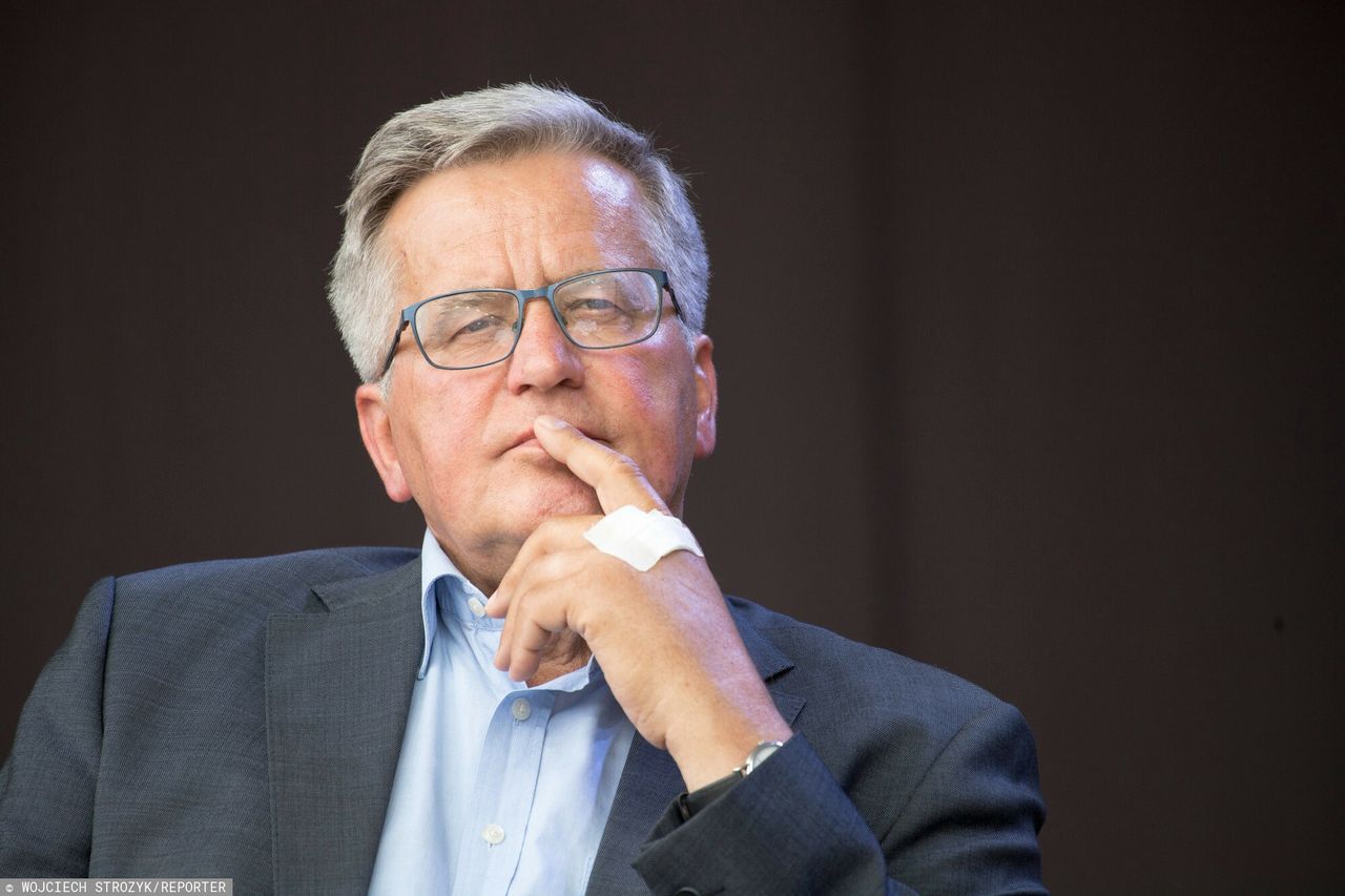 Komorowski krytykuje Dudę. "Jak można?"