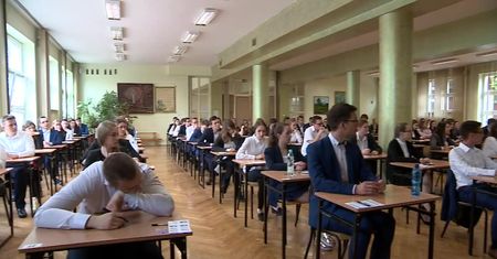 Matura z matematyki ruszyła. Tysiące uczniów zmierzą się z królową nauk