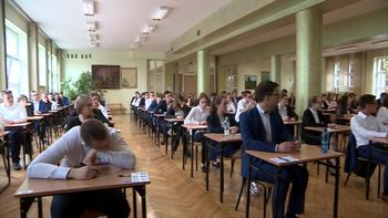 Matura z matematyki ruszyła. Tysiące uczniów zmierzą się z królową nauk