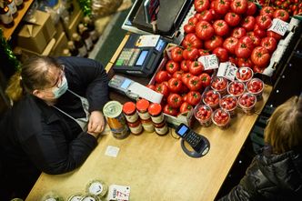 Rząd przedłuża obowiązujące w Polsce restrykcje covidowe