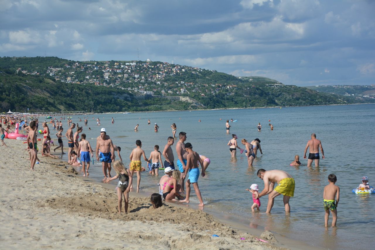 Płytkie morze jest bezpieczne do kąpieli zarówno dla dzieci jak i dorosłych