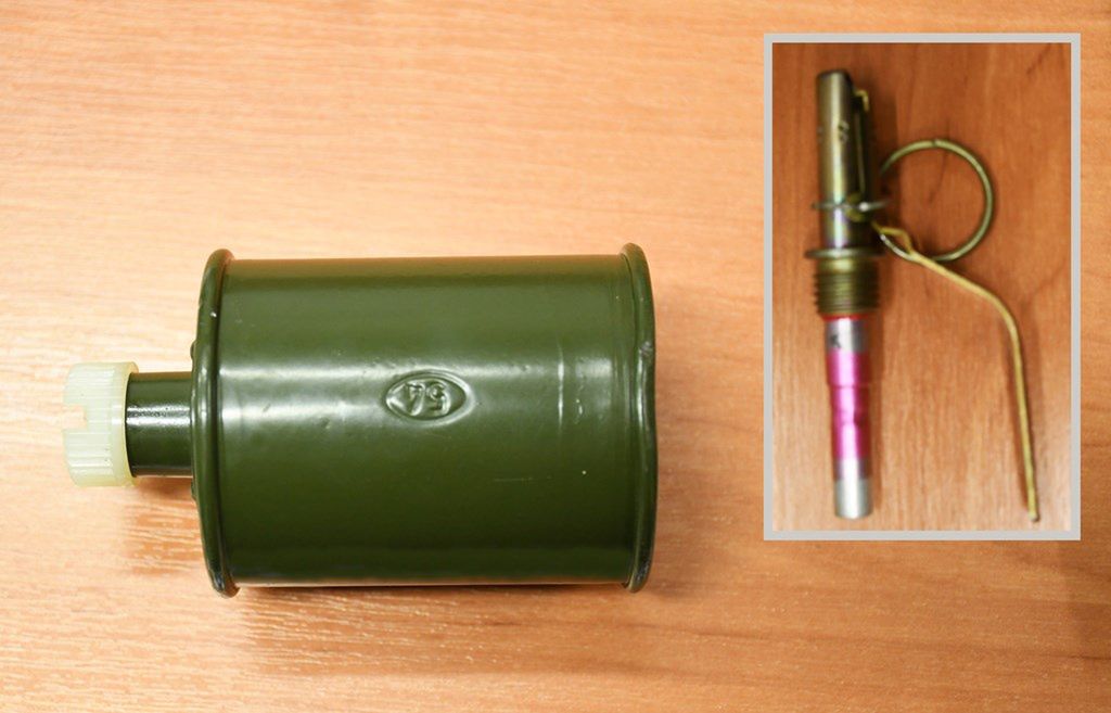 Granat kobieta przyniosła na komisariat policji