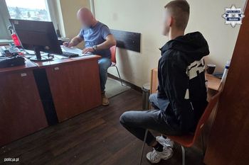 Złamał nos policjantowi. 19-latek przed sądem