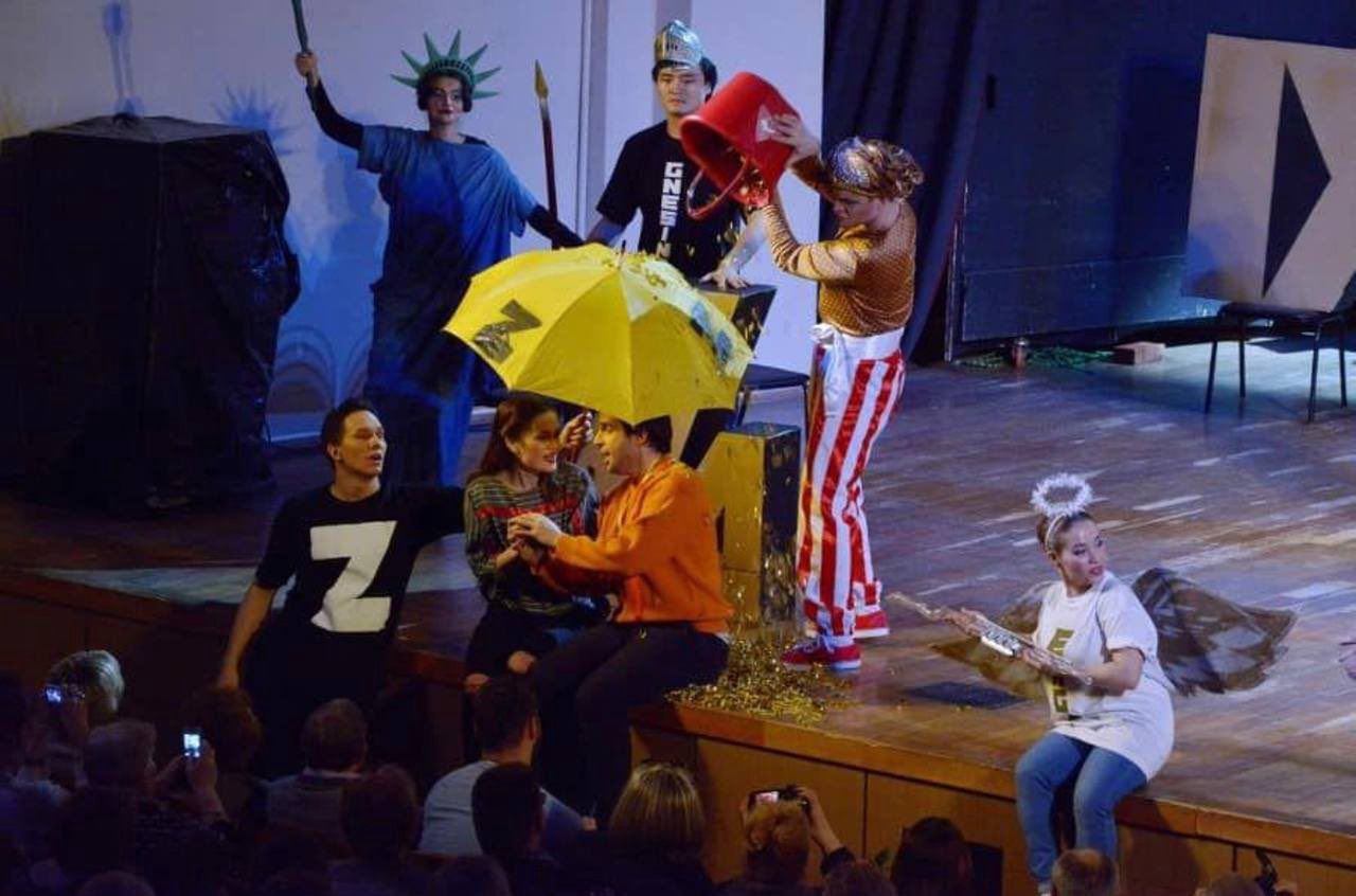 Propaganda rosyjska w teatrze. Pojawił się symbol