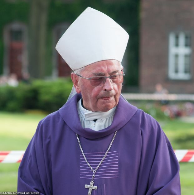 Biskup Pieronek o pedofilii w Kościele: "Nie będzie nowego wstrząsu, bo wszyscy PODSKÓRNIE O NIM WIEDZĄ"