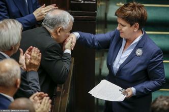 PiS zmienia pytanie Kaczyńskiego i Szydło. Ale o tym głośno nie mówi