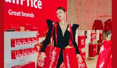 Pracownicy w świątecznej kampanii sklepów HalfPrice