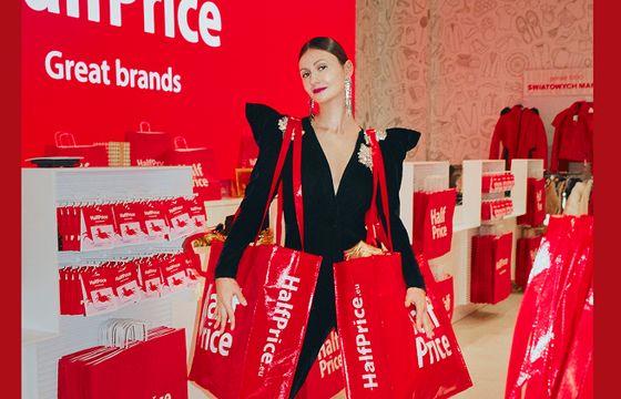 Pracownicy w świątecznej kampanii sklepów HalfPrice
