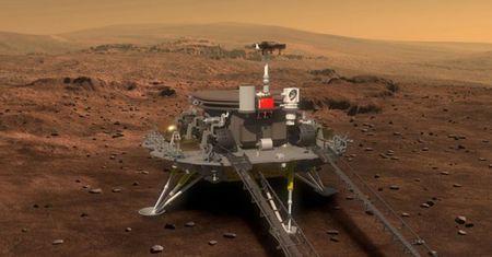 Łazik Zhurong przesłał zdjęcia z Marsa. Co na to NASA?