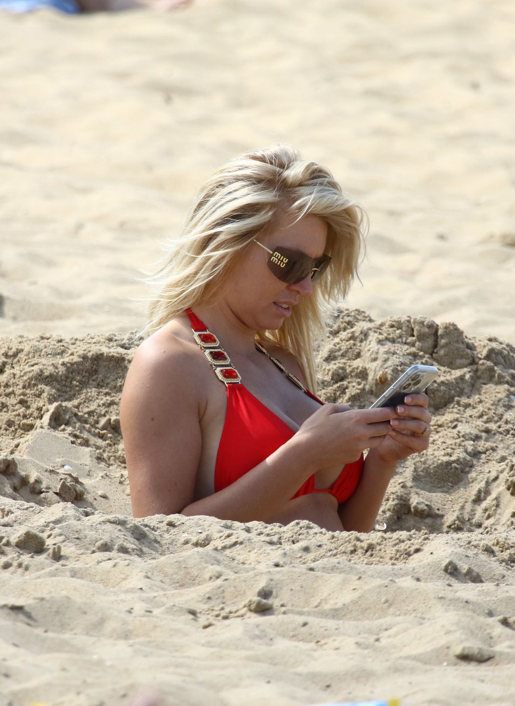 Karolina Pajączkowska relaksuje się z rodziną na sopockiej plaży