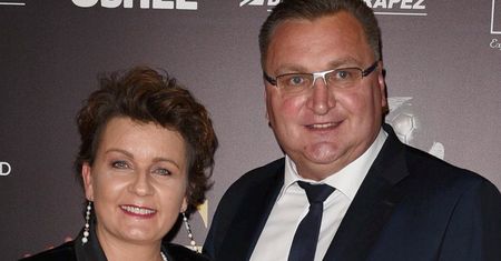 Kim jest żona Czesława Michniewicza? Polski selekcjoner poznał ukochaną jeszcze w czasach szkolnych. Są małżeństwem od 24 lat! (ZDJĘCIA)