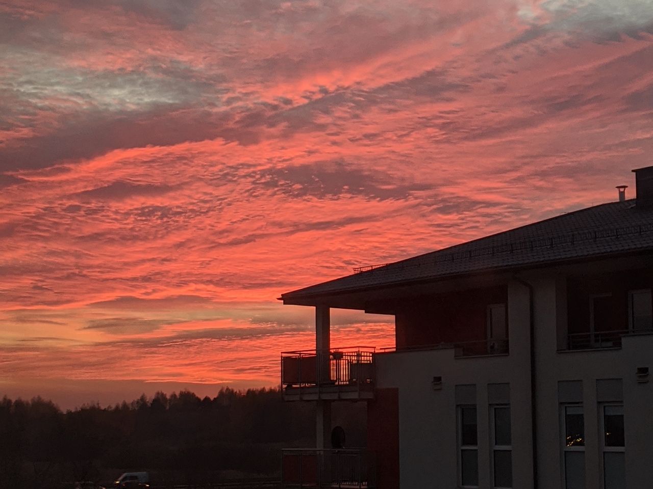 Niebo nad Gdańskiem w niedzielę po godz. 16