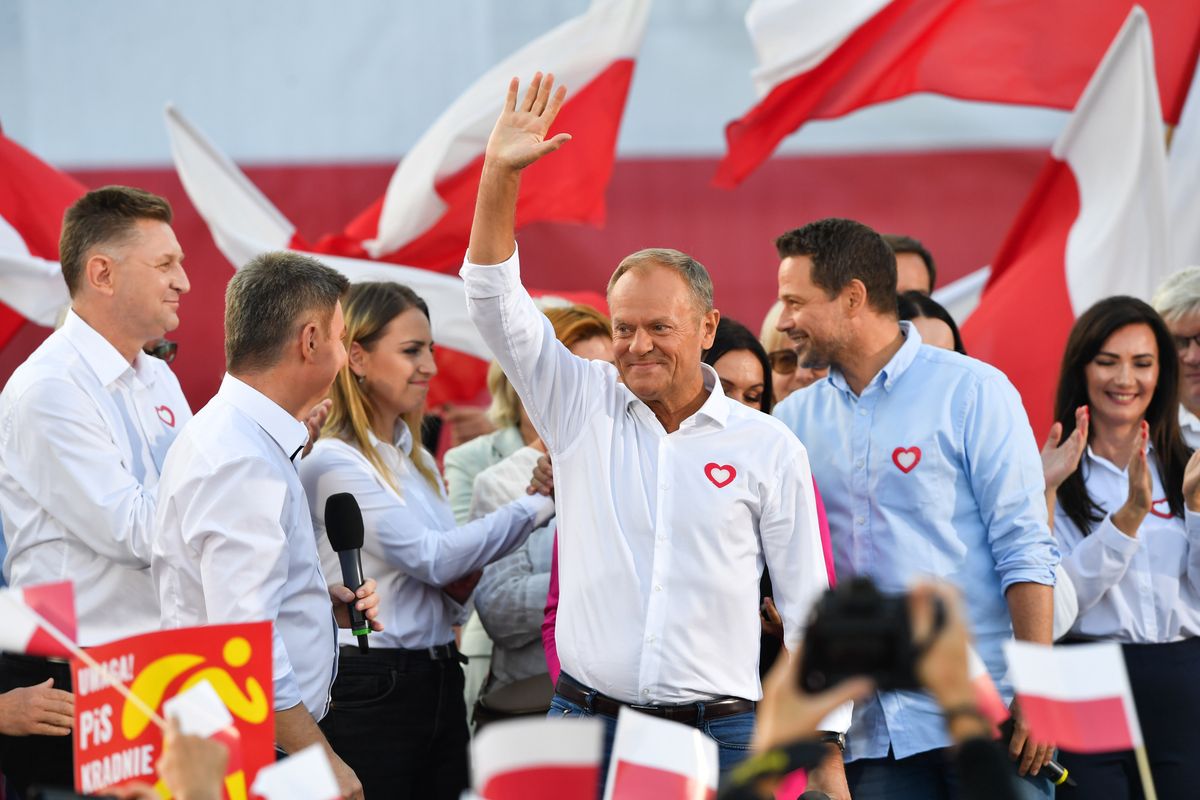 Donald Tusk i Rafał Trzaskowski podczas wiecu wyborczego w Otwocku