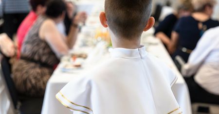 Koperty na komunię. Stawki dla chrzestnych, rodziny i znajomych