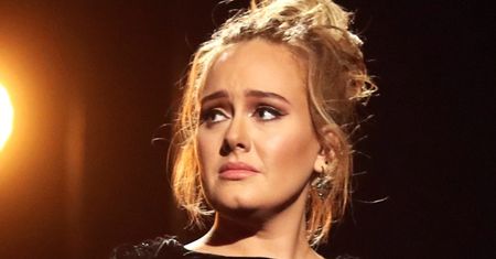 Adele zwierza się synkowi z rozwodu w emocjonalnym nagraniu zawartym w piosence: "MAMUSIA JEST ZAGUBIONA"