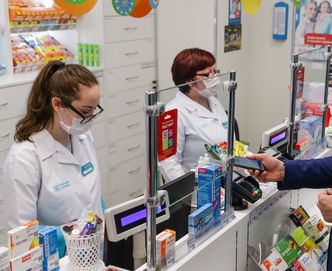 Farmaceuci wymknęli się systemowi. Mogą wysłać dzieci do przedszkola? Rząd nie wie