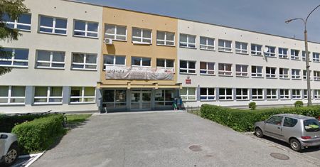 Atak nożem w szkole. 15-latek otrzymał cios w brzuch