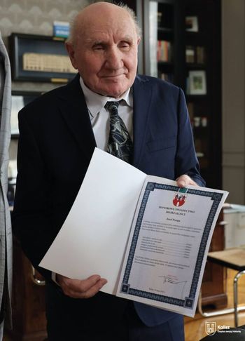 Najstarszy maturzysta w Polsce z Honorowym Świadectwem Dojrzałości
